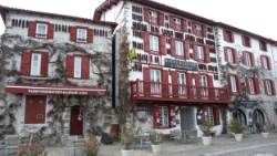 (2016-04) -35- Espelette (France)